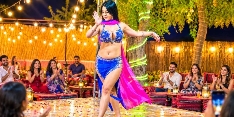 Arabian Belly Dance in Desert at Night 2026 | Abu Dhabi & Dubai Desert Safari Belly Dance Experience Under Stars
