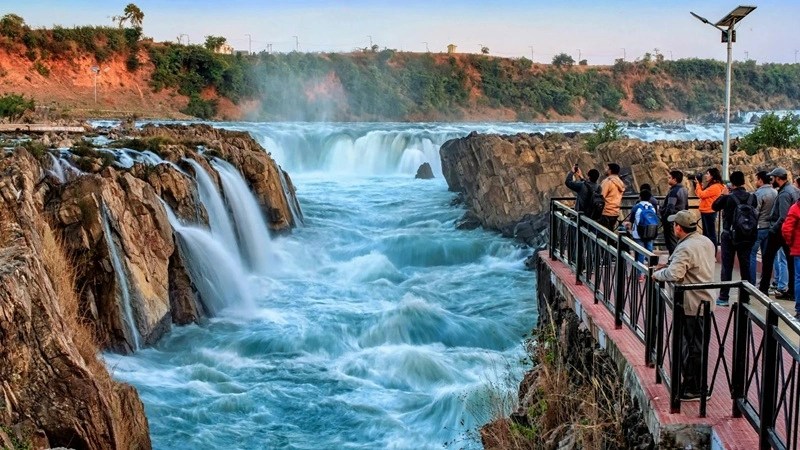 Dhuandhar Falls, Jabalpur: The Smoky Waterfall of Narmada – 2026 Complete Guide + Map